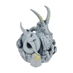 Handgemaakte 3D-geprinte Steenbok sterrenbeeld figuur in grijs met gouden accenten op een witte achtergrond, als uniek verzamelobject
