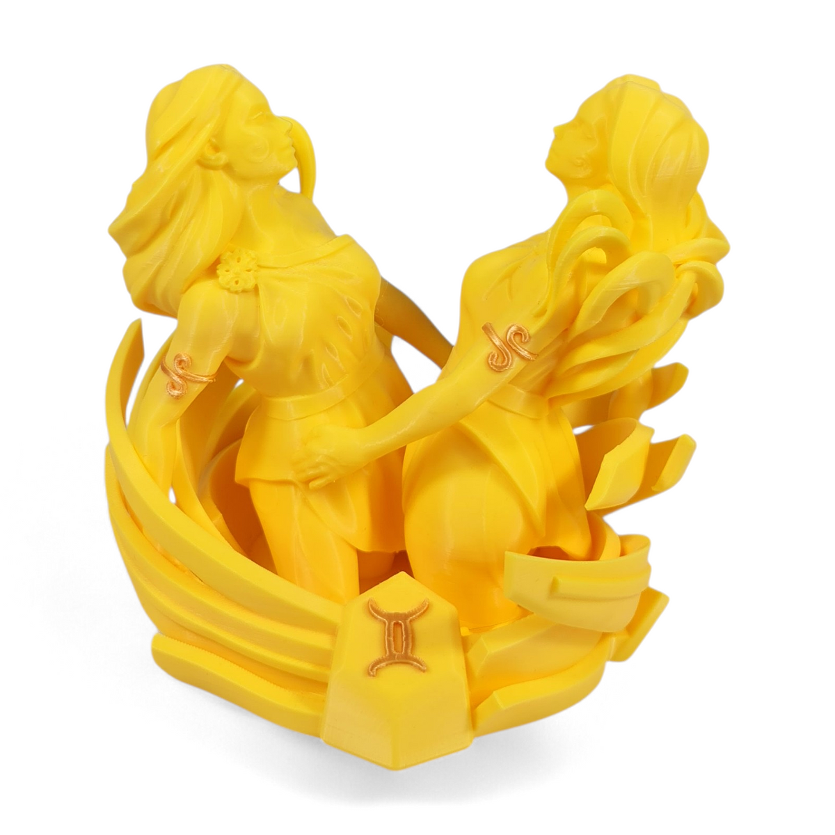 Handgemaakte 3D-geprinte Tweeling sterrenbeeld figuur in geel met gouden accenten op een witte achtergrond, als uniek verzamelobject