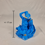 De 3D-geprinte Waterman sterrenbeeld figuur met een duidelijke maataanduiding van circa 17 centimeter hoog