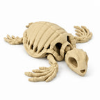 Beige 3D-geprinte skelet schildpad van PLA met gedetailleerd schild op een neutrale witte achtergrond.