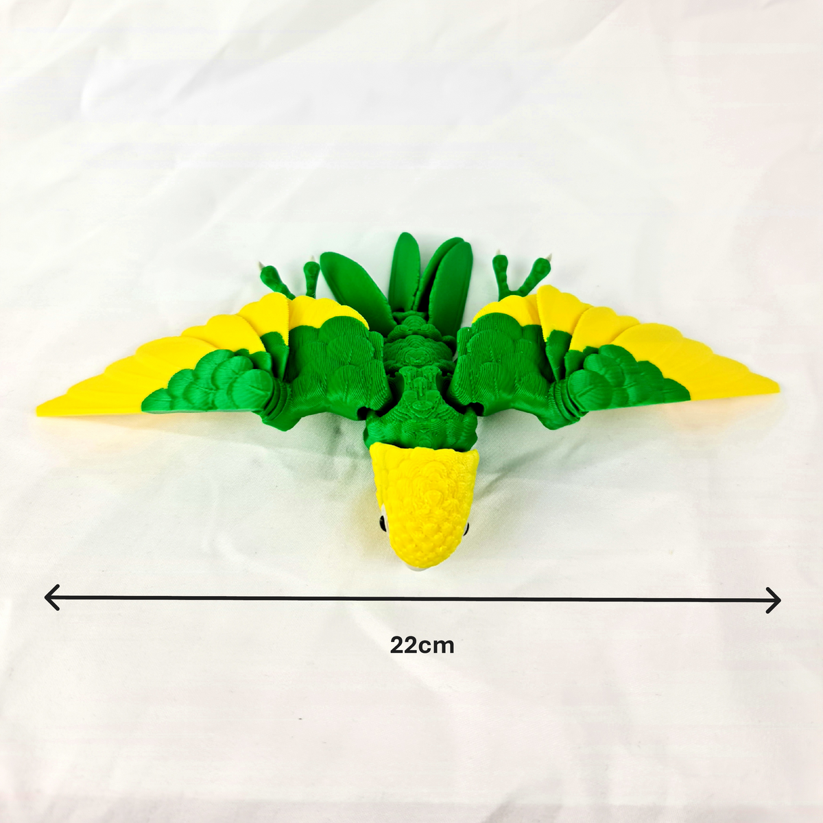Bovenaanzicht van de geel-groene 3D-geprinte dwergpapegaai met uitgespreide vleugels en afmetingen