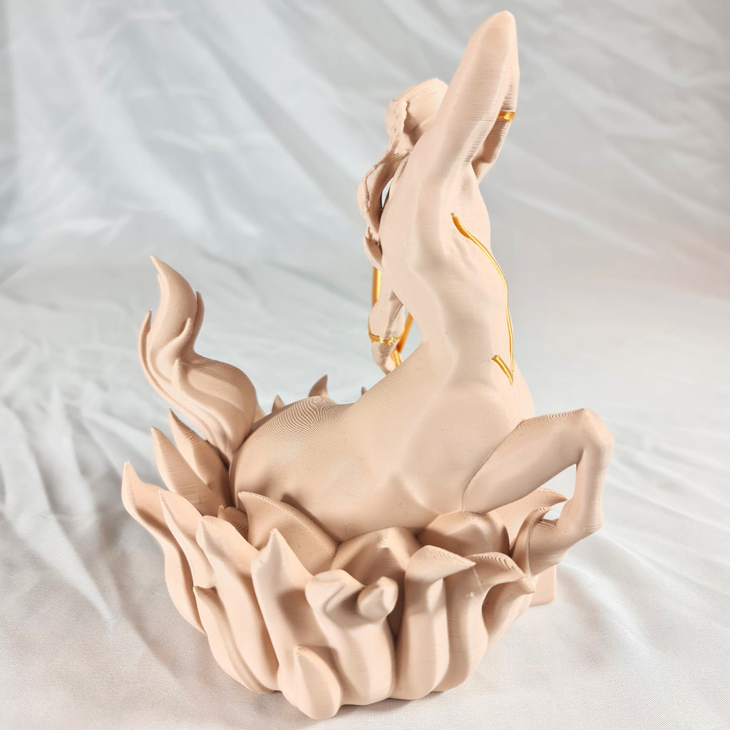 Achterzijde van het handgemaakte 3D-geprinte Boogschutter sterrenbeeld beeld als decoratief figuurtje voor in huis