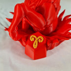 Close-up van het gouden astrologische Ram symbool op de sokkel van het handgemaakte 3D-geprinte beeld