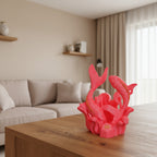 Het 3D-geprinte sterrenbeeld Vissen beeldje sfeervol opgesteld op een houten tafel in een modern interieur als woondecoratie